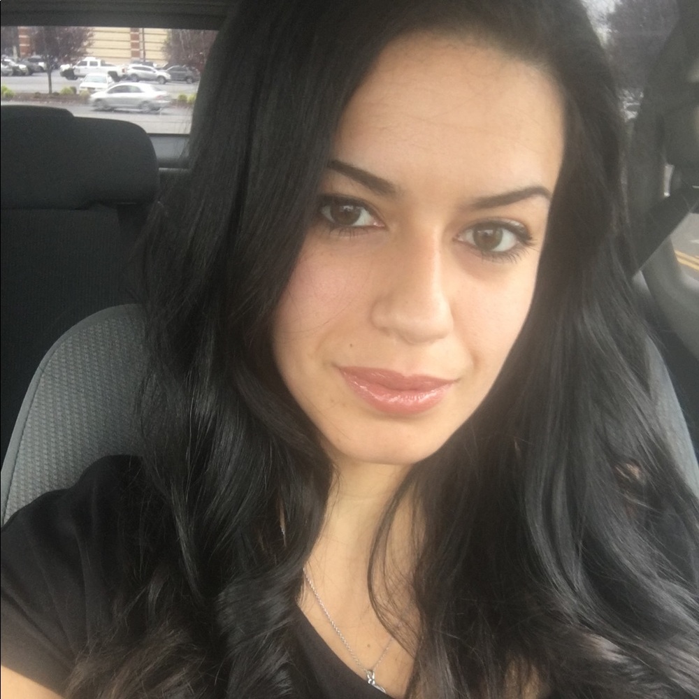 Meet your Posher, Lauren